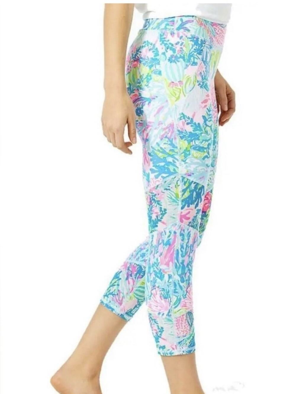 Lilly Pulitzer Size Small woman's bright multicolored Cropped Leggings